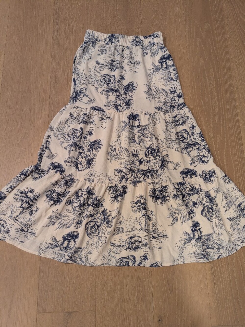 Women’s Blue and White Floral A-Line Skirt